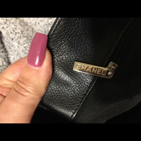 CHANEL Executive Cerf Tote - Picture 7 of 11